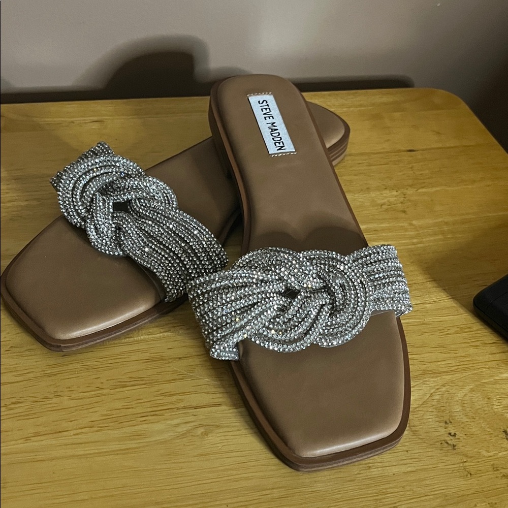 😄Steve Madden sequinned knot slides flats